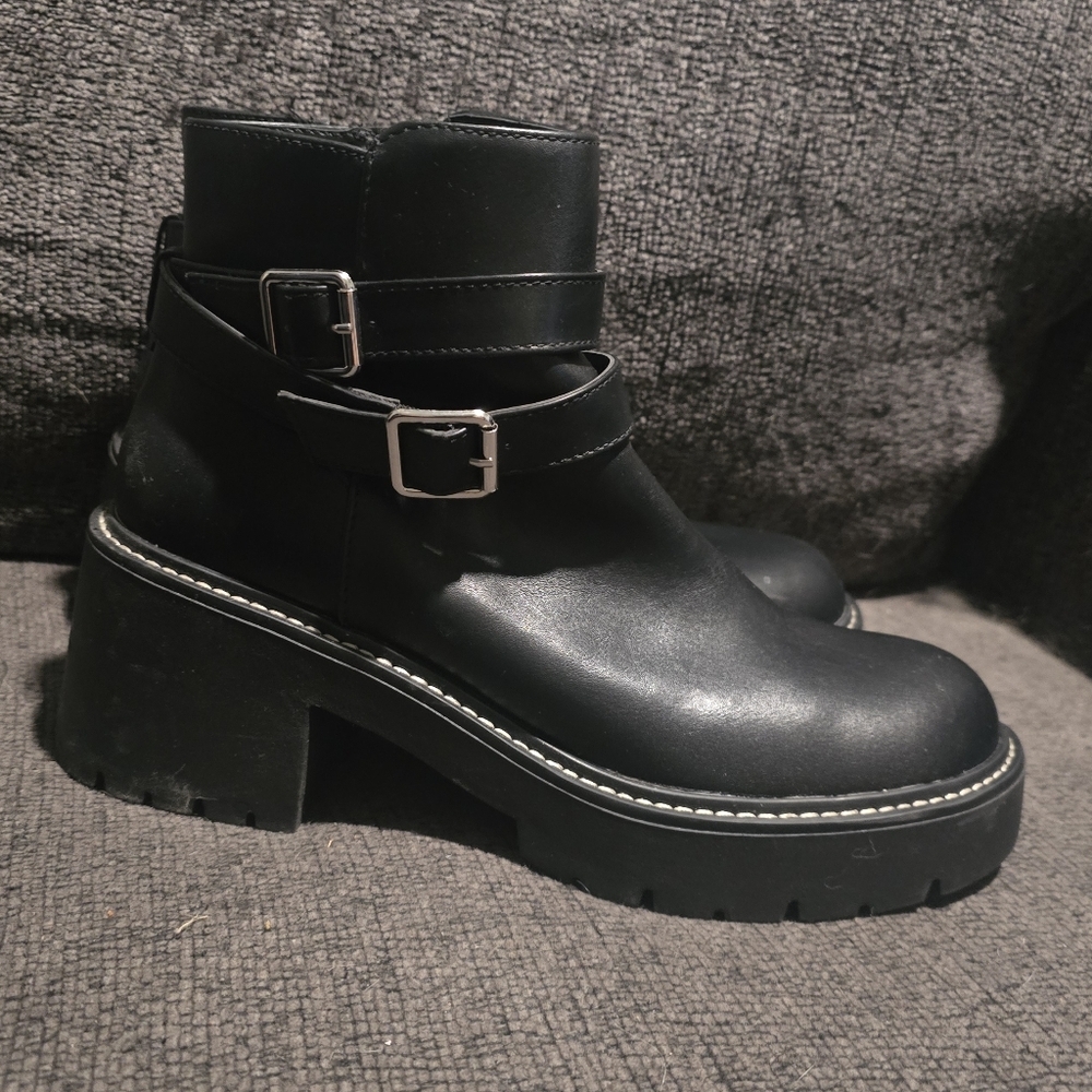 Madden Girl | Frostt Ankle Boot 10 - Picture 1 of 5